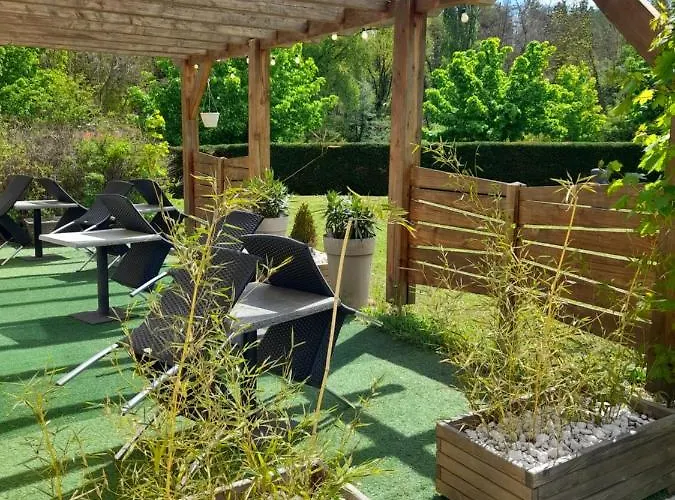 Hotel De L'ile D'amour